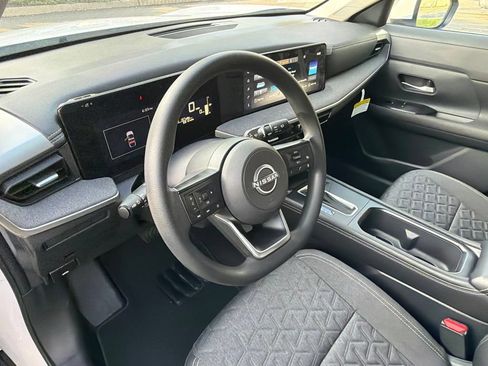 Used 2025 Nissan Kicks SV AWD/4WD image 10