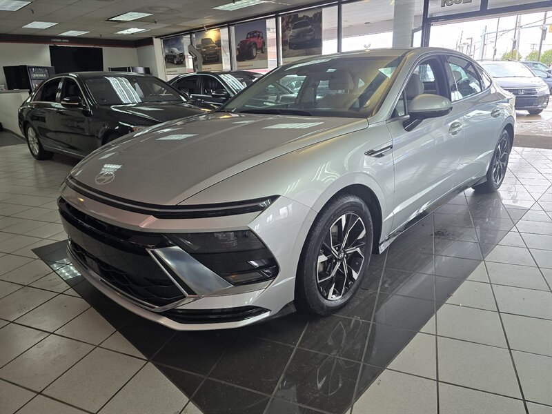 Used 2025 Hyundai Sonata SEL FWD image 1