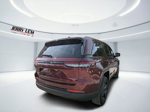 New 2025 Jeep Grand Cherokee Altitude image 3