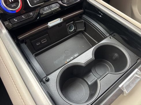 Used 2022 GMC Yukon XL Denali image 29