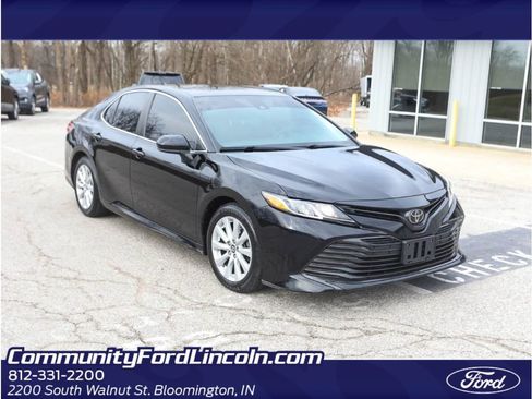 Used 2019 Toyota Camry LE image 1