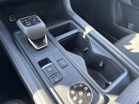 Used 2024 Nissan Pathfinder S image 24