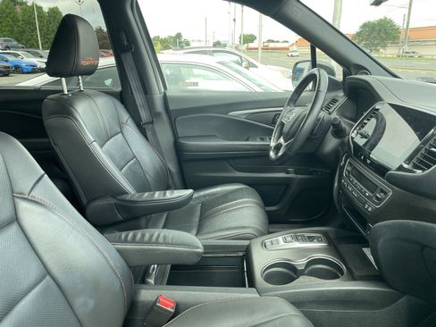 Used 2023 Honda Passport TrailSport image 4
