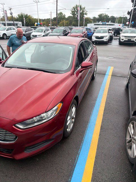 Used 2013 Ford Fusion SE FWD image 1