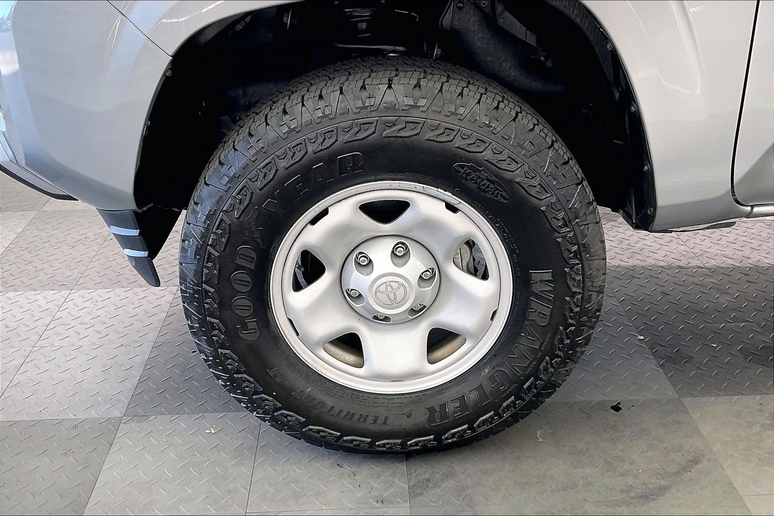 Used 2022 Toyota Tacoma SR w/ SR Convenience Package RWD image 7