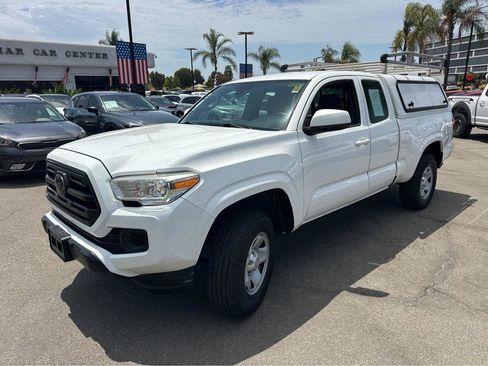 Used 2018 Toyota Tacoma SR RWD image 11