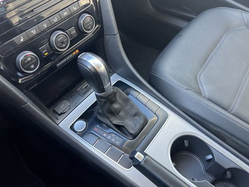 Used 2020 Volkswagen Passat 2.0T SE image 24