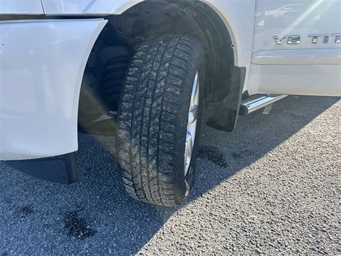 Used 2013 Nissan Titan SL w/ Moonroof Pkg image 33