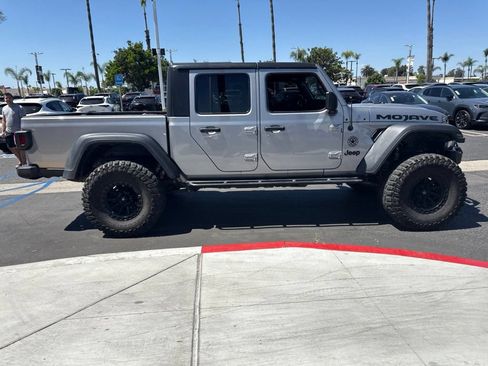 Used 2020 Jeep Gladiator Mojave AWD/4WD image 32