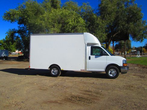 Used 2021 Chevrolet Express 3500 w/ Power Convenience Package image 2