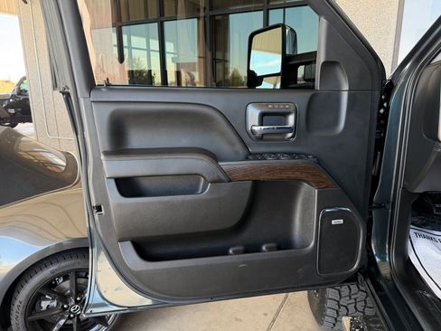 Used 2017 GMC Sierra 3500 Denali w/ Duramax Plus Package AWD/4WD image 20