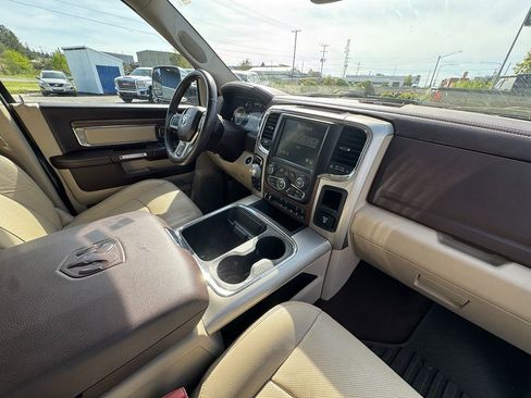 Used 2017 RAM 1500 Laramie AWD/4WD image 29