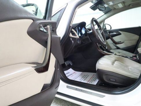 Used 2013 Buick Verano Premium image 9