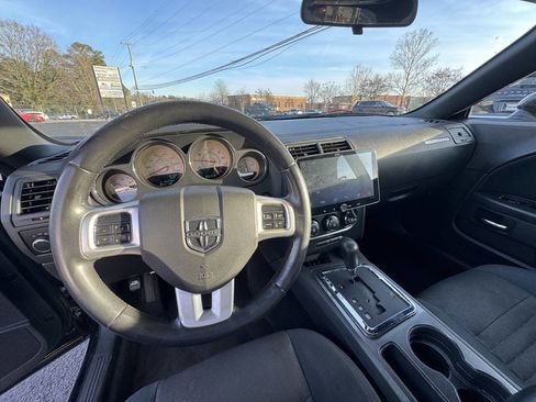 Used 2014 Dodge Challenger SXT RWD image 15