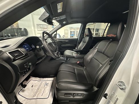 Used 2023 Honda Passport TrailSport image 9