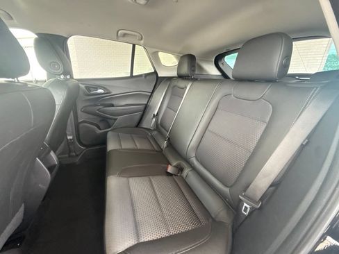 Used 2025 Chevrolet Trax LT FWD image 37