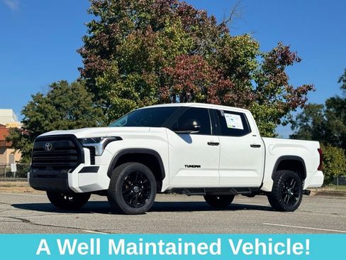 Used 2022 Toyota Tundra SR5 w/ SR5 Convenience Package image 3