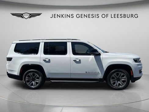 Used 2024 Jeep Wagoneer Series II w/ Flexible Seating Group RWD image 4