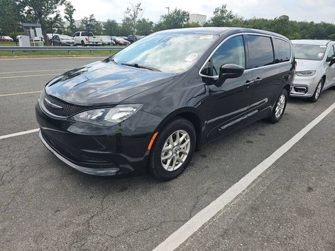 Used 2023 Chrysler Voyager LX FWD image 1