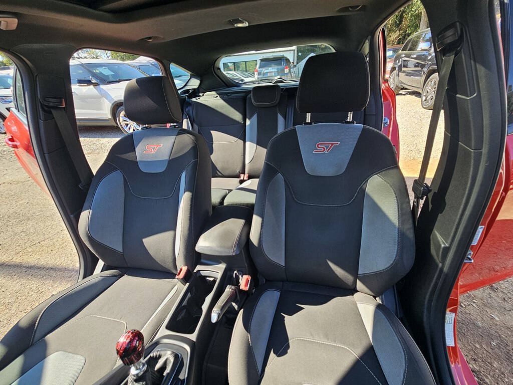 Used 2016 Ford Focus ST FWD image 22