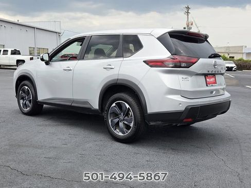 Used 2025 Nissan Rogue SV FWD image 3