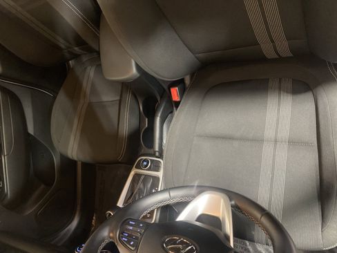 Used 2022 Hyundai Venue SEL image 15