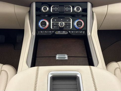 Used 2021 GMC Yukon Denali w/ Denali Premium Package image 12