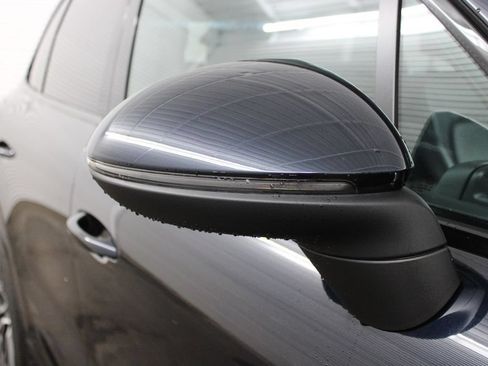 Used 2023 Porsche Cayenne AWD/4WD image 14