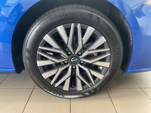 Used 2025 Nissan Altima 2.5 SV FWD image 41