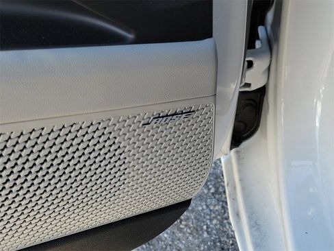 Used 2025 Hyundai Elantra Limited image 8