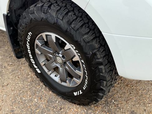 Used 2017 Nissan Frontier PRO-4X w/ Pro-4x Luxury Package image 9