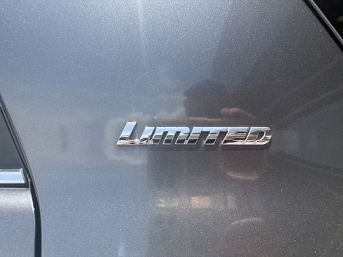 Used 2018 Toyota 4Runner Limited AWD/4WD image 9