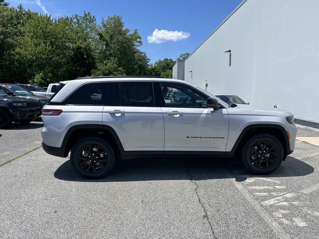 New 2026 Jeep Grand Cherokee Altitude AWD/4WD image 2