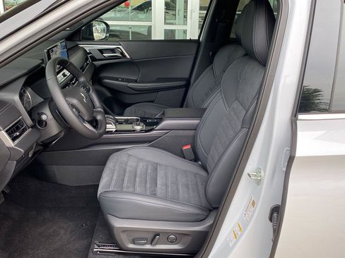 New 2026 Mitsubishi Outlander LE AWD/4WD image 14
