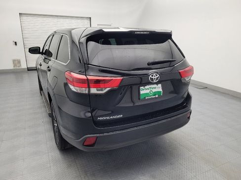 Used 2019 Toyota Highlander LE image 6