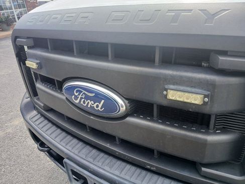 Used 2011 Ford F250 XL AWD/4WD image 11
