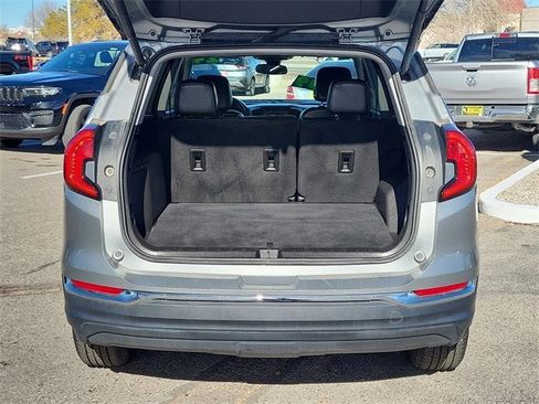 Used 2024 GMC Terrain SLT image 30