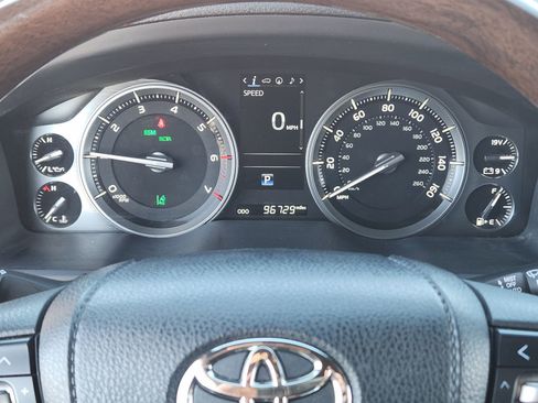 Used 2021 Toyota Land Cruiser image 20