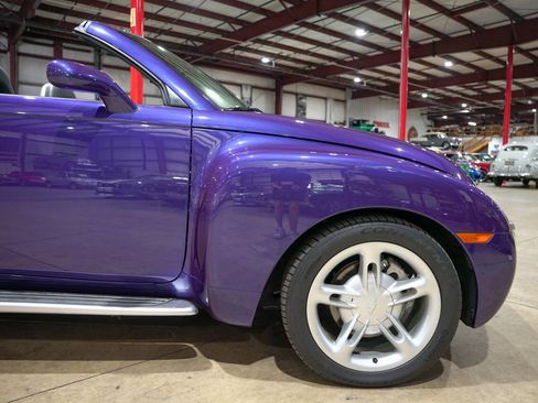Used 2004 Chevrolet SSR image 11