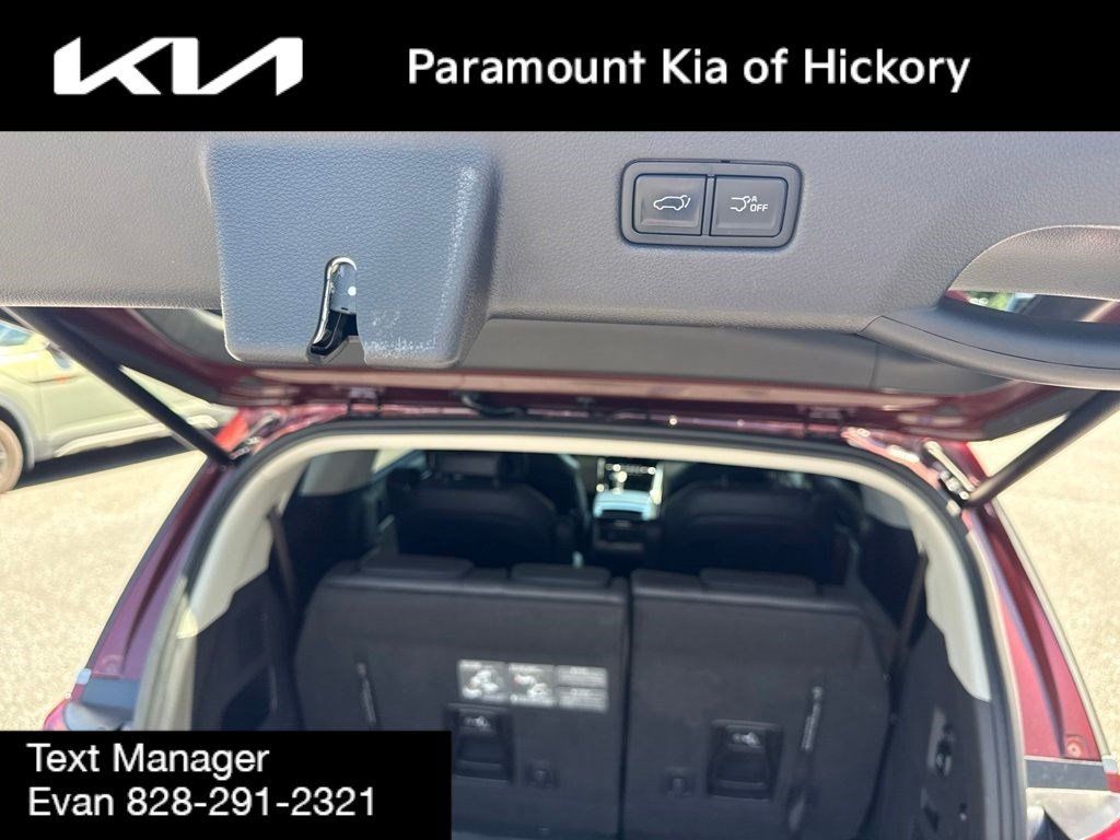 Used 2023 Kia Carnival SX Prestige FWD image 11
