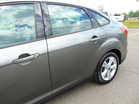 Used 2013 Ford Focus SE FWD image 30