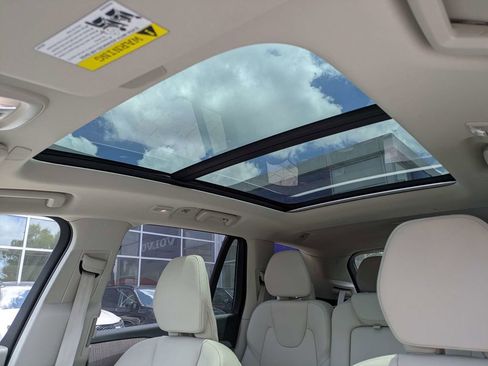Certified 2024 Volvo XC90 B5 Plus w/ Protection Package Premier AWD/4WD image 27