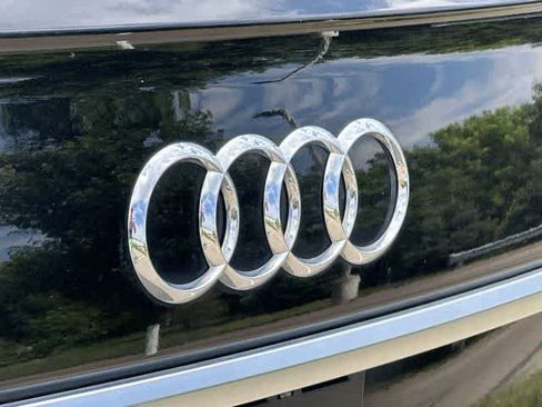 Used 2023 Audi Q5 2.0T Premium w/ Convenience Package AWD/4WD image 18