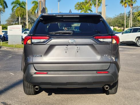 Used 2022 Toyota RAV4 LE image 6