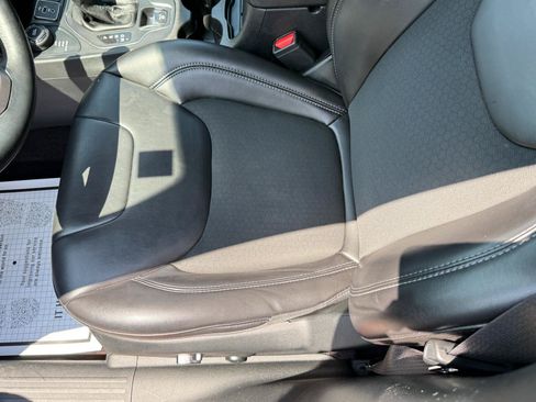 Used 2019 Jeep Cherokee Latitude Plus w/ Comfort/Convenience Group AWD/4WD image 14