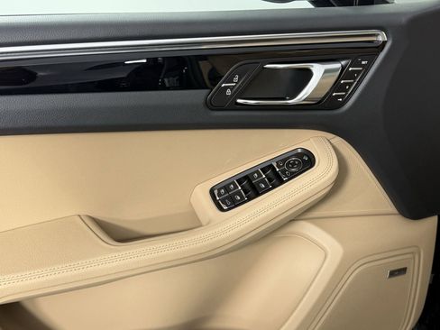 Certified 2026 Porsche Macan AWD/4WD image 26