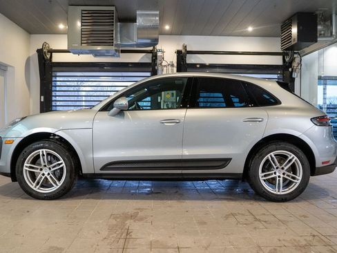 Certified 2025 Porsche Macan AWD/4WD image 2