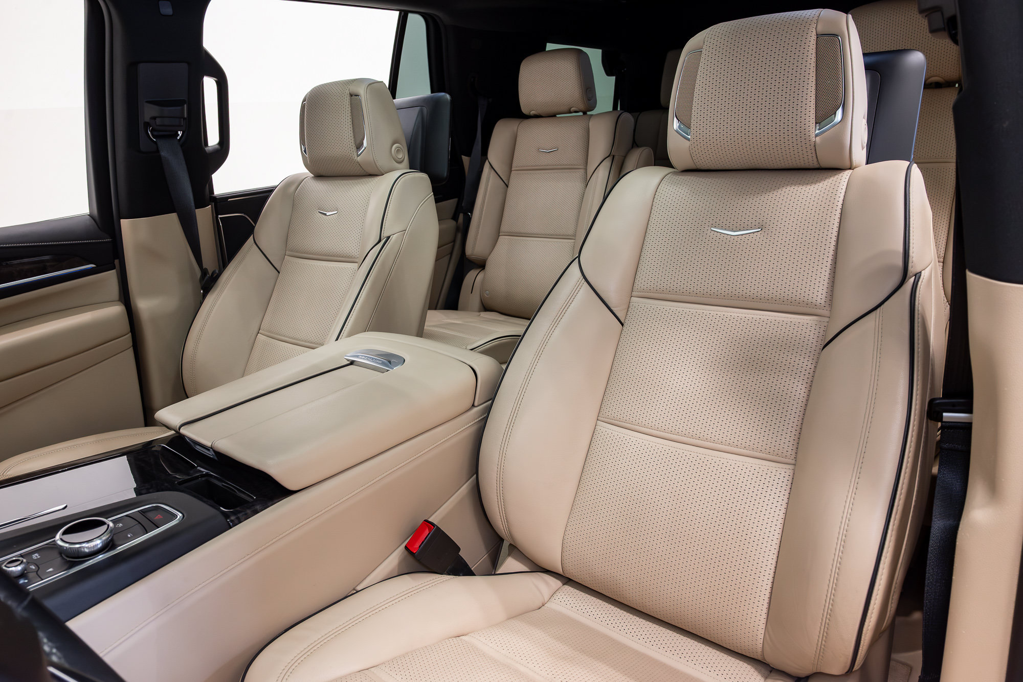 Used 2021 Cadillac Escalade Premium Luxury AWD/4WD image 10