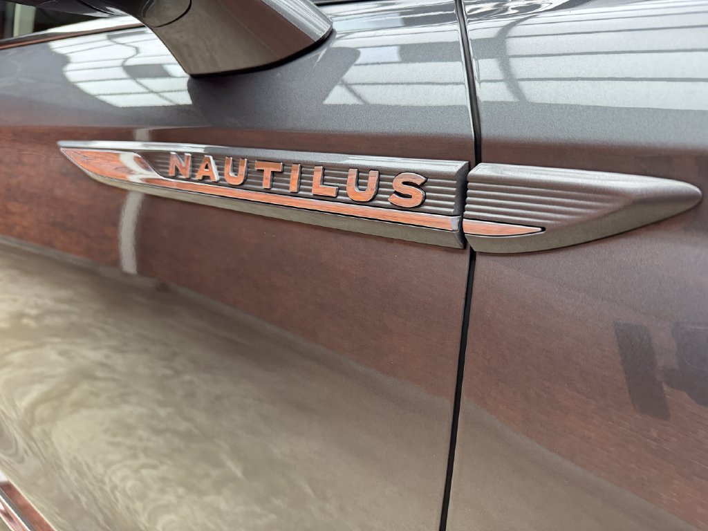 Used 2023 Lincoln Nautilus Reserve w/ Monochromatic Package AWD/4WD image 7