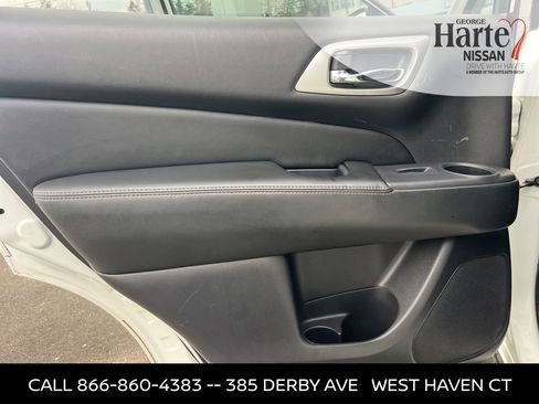 Used 2015 Nissan Pathfinder Platinum w/ Family Entertainment Package image 27